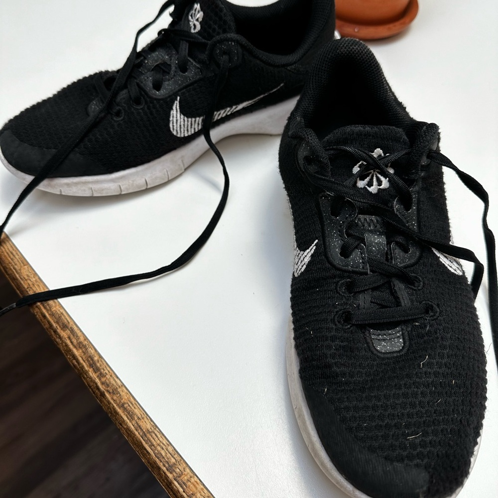 Women’s Nike size 8